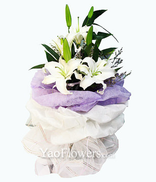 3 White lilium with baby's breath
