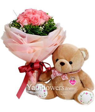 12 Pink Roses Hand Bouquet With Bear 