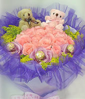 21 Pink roses,a pair of bear,3 chocolates
