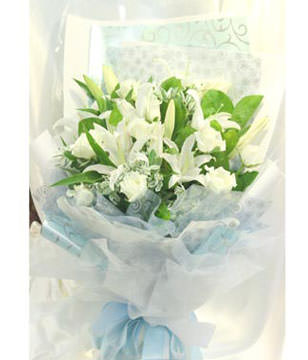 12 white roses and lilies