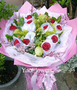 11 Imported red roses