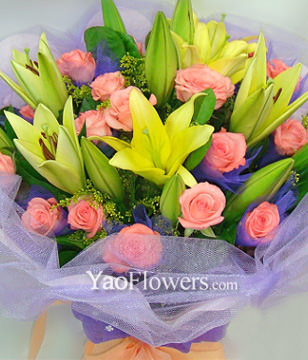 5 Yellow lilium with High class,16 Pink Diana roses