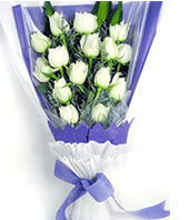 15 white roses