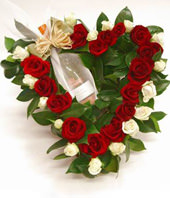 33 roses,rose heart with champagne