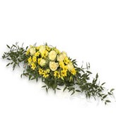 Double-ended spray of funeral flowers