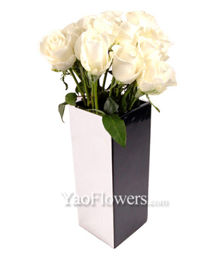 12 White Roses In Vase 