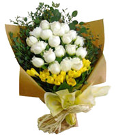 18 White Roses