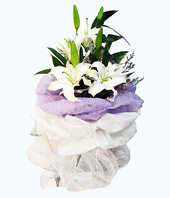 3 White lilium with baby's breath