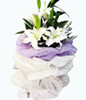 3 White lilium with baby's breath