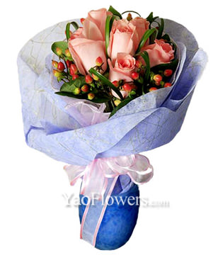 6 Peach Roses With Fillers Handbouquet 