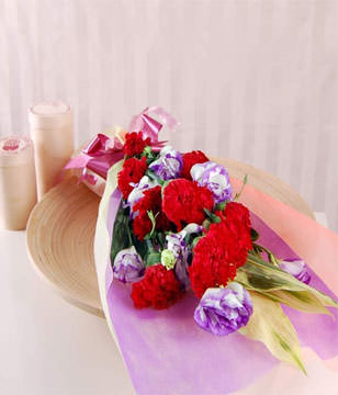 9 red carnations and purple eustomas