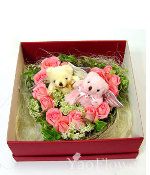 15 Pink roses ,2 bears,green leaves. gift box included