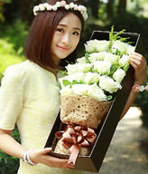19 white roses with gift box