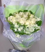 12 White roses