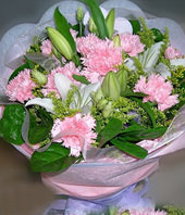 10 Pink carnations,5 lilium