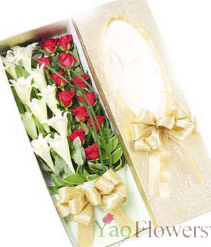 9 Lilies ,12 Red roses in a cute box 