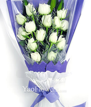 15 white roses