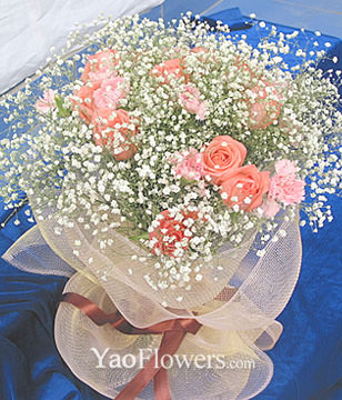 11 pink roses,11 pink carnations