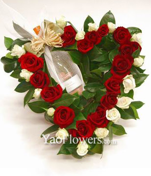 33 roses,rose heart with champagne