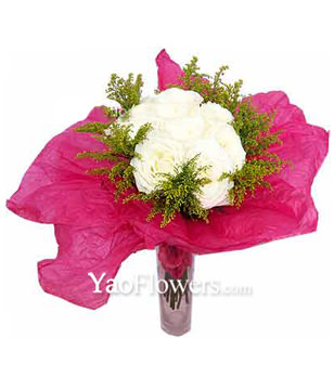 11 White Roses with Velvet grass 